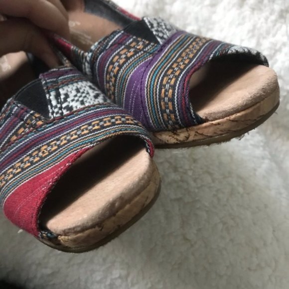 TOMS Open Toe Cork Wedges Canvas Navajo Stripe - Picture 15 of 15